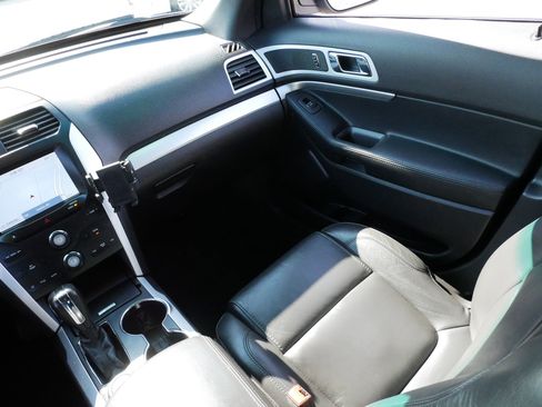 Used 2014 Ford Explorer XLT w/ Equipment Group 202A image 11