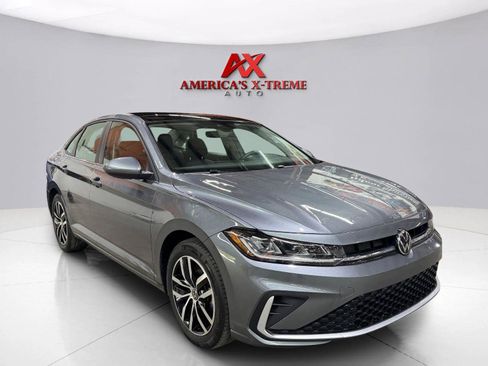 Used 2025 Volkswagen Jetta SE FWD image 8