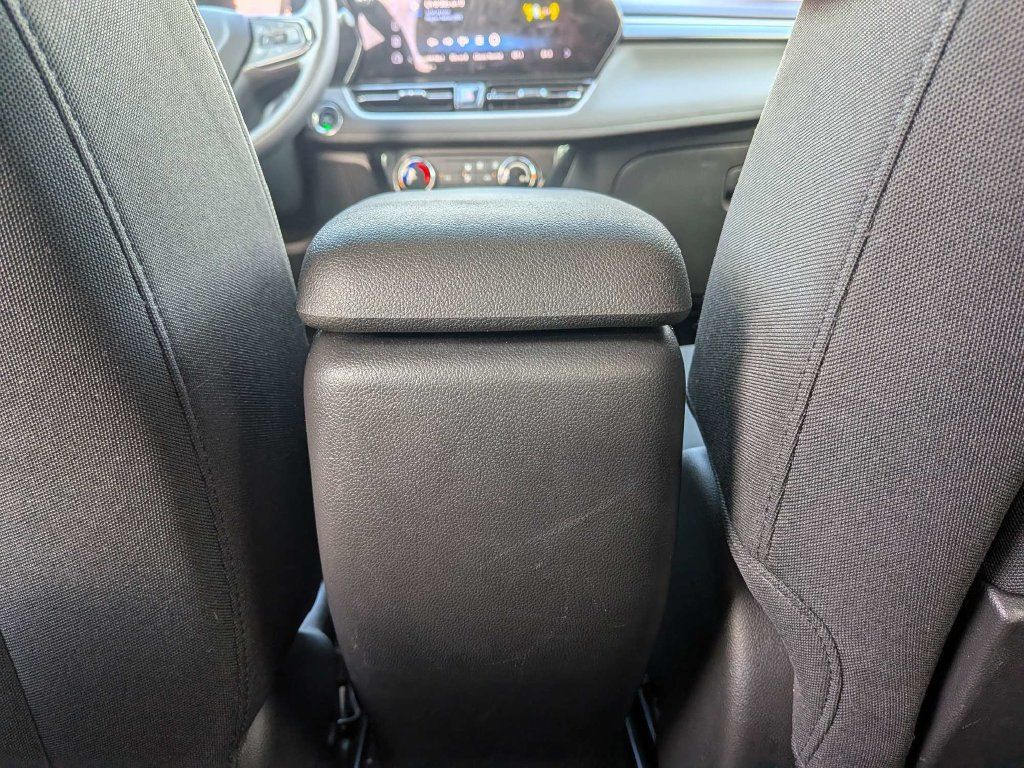 Used 2025 Chevrolet TrailBlazer LT AWD/4WD image 15