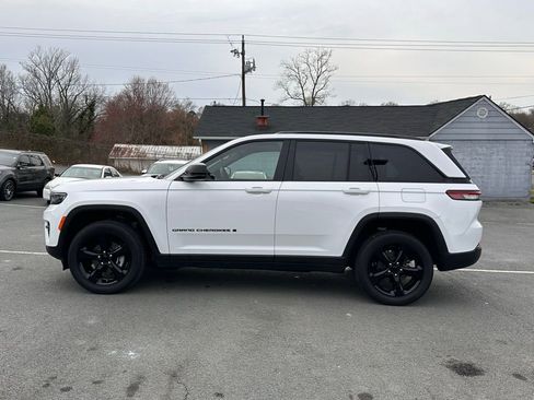 Used 2023 Jeep Grand Cherokee Altitude image 6