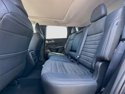 New 2025 Mitsubishi Outlander SE image 26