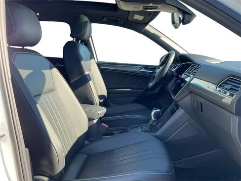 Used 2023 Volkswagen Tiguan SE R-Line image 25