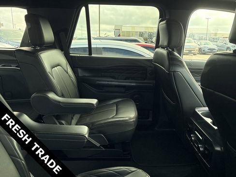 Used 2024 Ford Expedition Platinum image 6