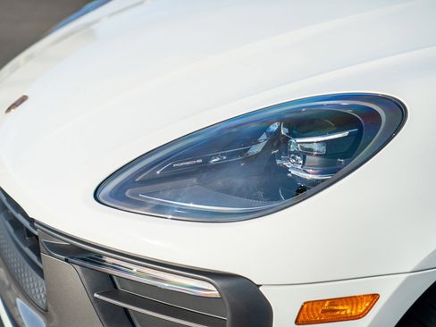 New 2026 Porsche Macan Turbo AWD/4WD image 30