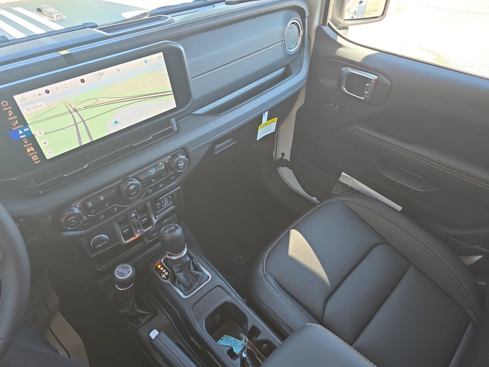 New 2026 Jeep Wrangler Unlimited Sahara AWD/4WD image 25