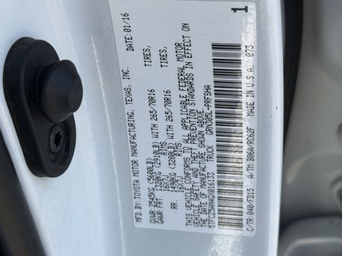 Used 2016 Toyota Tacoma TRD Off-Road w/ Premium & Technology Package image 35