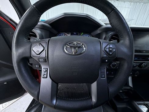 Used 2022 Toyota Tacoma TRD Off-Road image 14