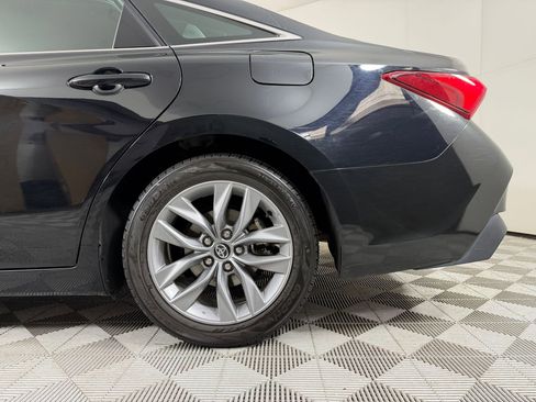Used 2020 Toyota Avalon XLE w/ Moonroof Package image 27