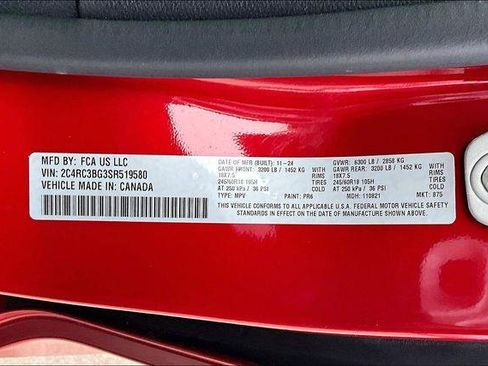 Used 2025 Chrysler Pacifica Select image 20