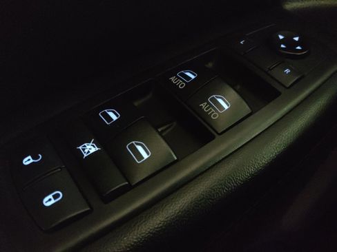 Used 2018 Jeep Grand Cherokee Limited image 27