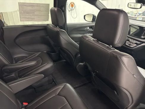 Used 2026 Chrysler Pacifica Select AWD/4WD image 36