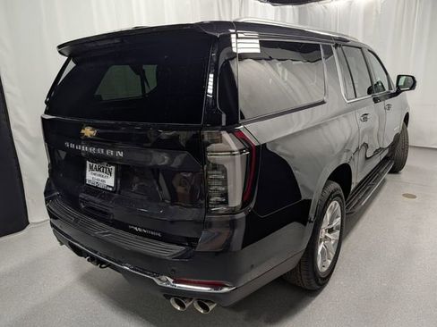 Used 2025 Chevrolet Suburban Premier image 4