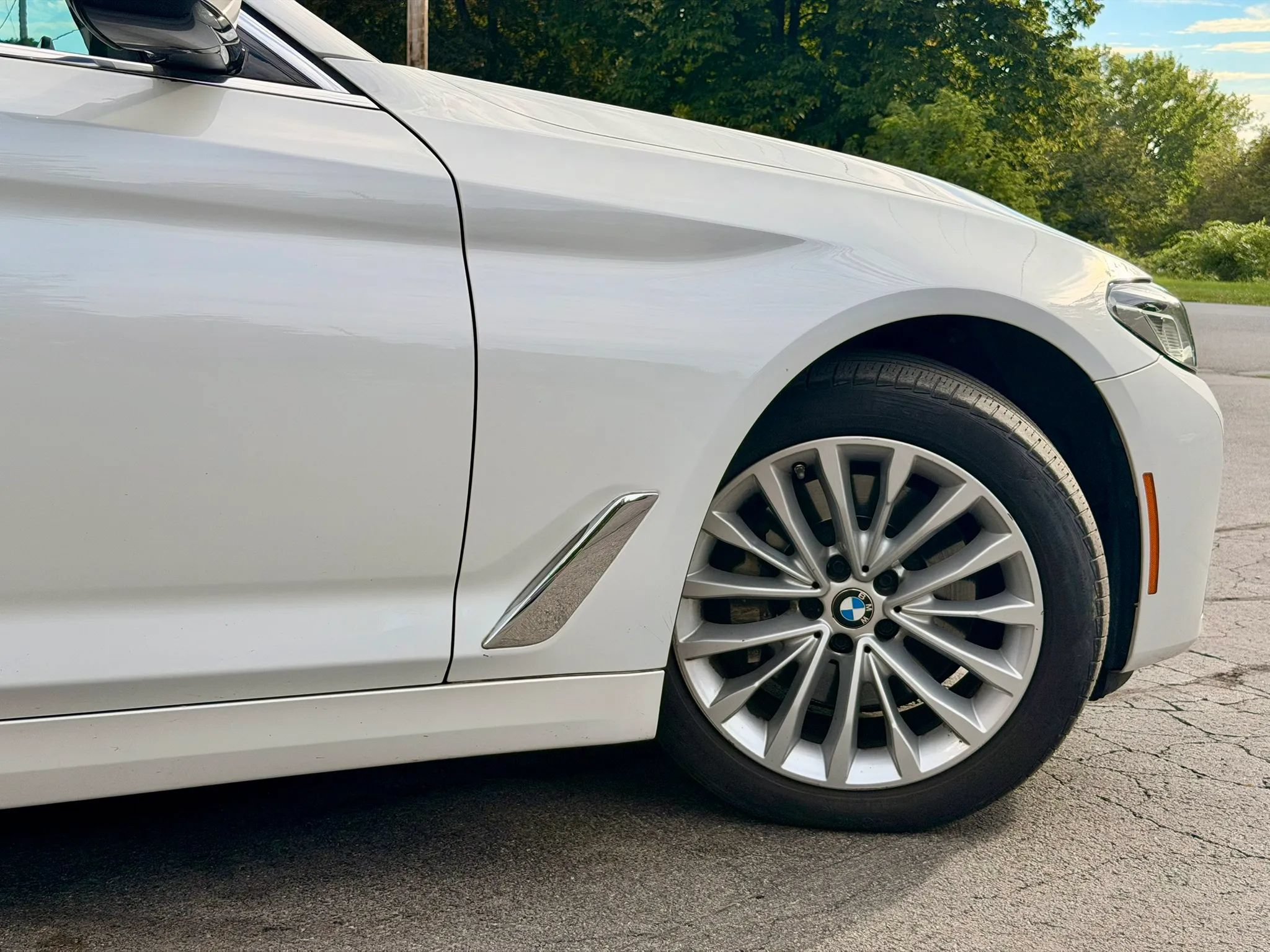 Used 2022 BMW 530i xDrive w/ Premium Package AWD/4WD image 9