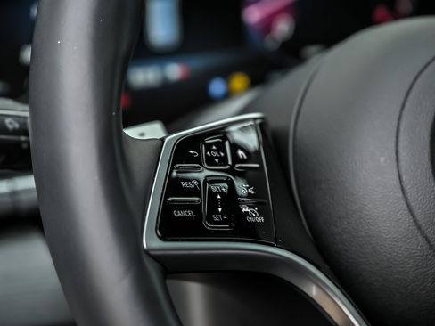 Used 2024 Mercedes-Benz GLE 350 4MATIC w/ AMG Line Exterior image 33