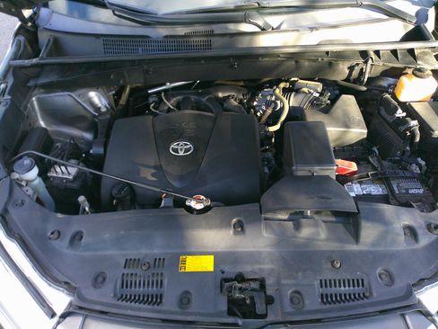 Used 2018 Toyota Highlander Plus image 34