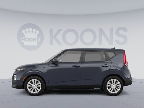 Used 2022 Kia Soul LX w/ Technology Package image 2