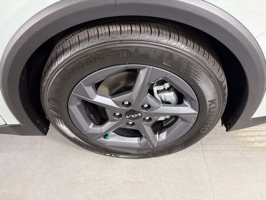 New 2026 Kia K4 FWD image 21