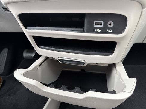 Used 2020 Chrysler Pacifica Limited w/ Advanced Safetytec Group FWD image 30