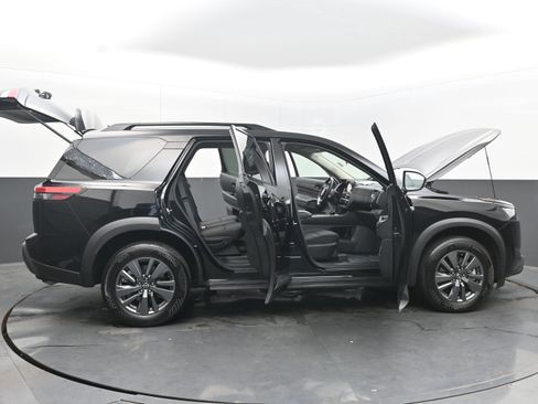 Used 2024 Nissan Pathfinder SV image 46