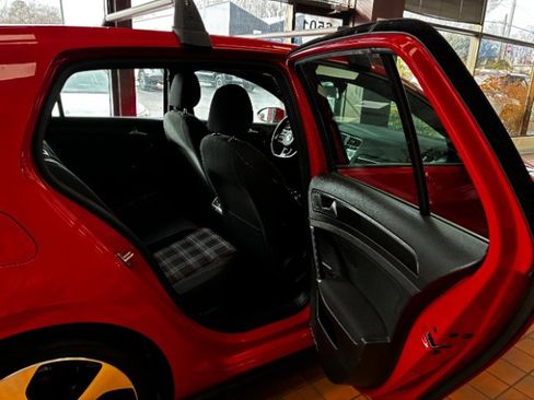 Used 2018 Volkswagen GTI S FWD image 32