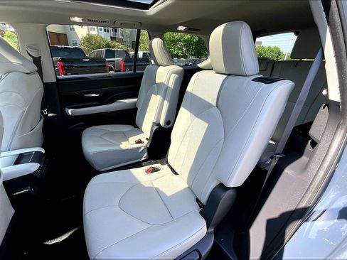 Used 2024 Toyota Grand Highlander AWD image 25