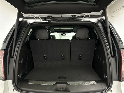 Used 2021 Chevrolet Tahoe RST w/ Luxury Package AWD/4WD image 16