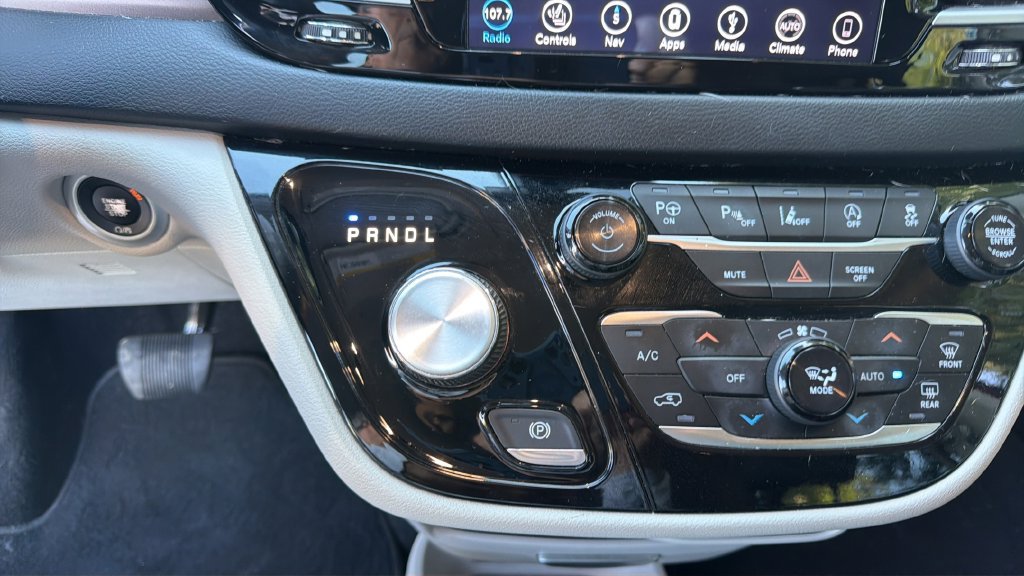 Used 2019 Chrysler Pacifica Touring-L w/ Advanced Safetytec Group FWD image 19