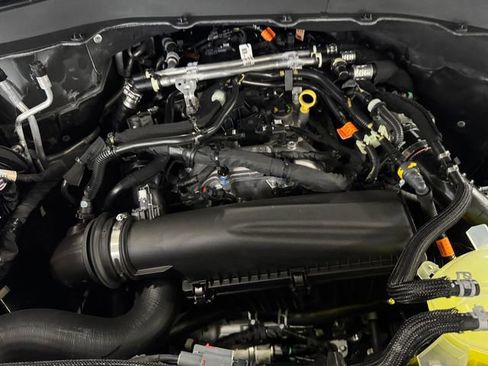 Used 2026 Ford Explorer Active AWD/4WD image 6