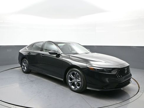 Certified 2023 Honda Accord EX image 4