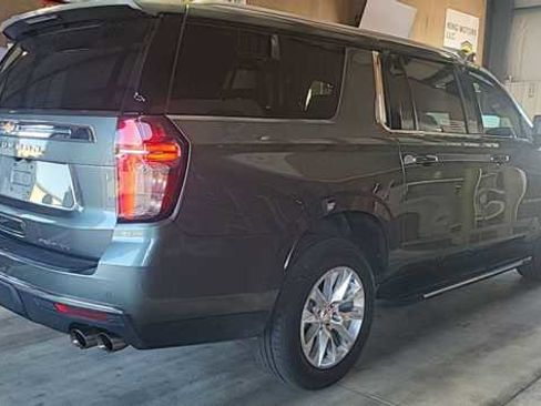 Used 2023 Chevrolet Suburban Premier image 3