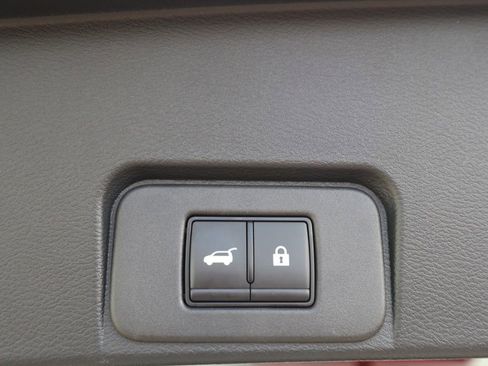 Certified 2025 Nissan Rogue SV AWD/4WD image 33