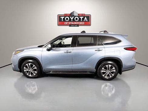 Certified 2022 Toyota Highlander XLE image 4
