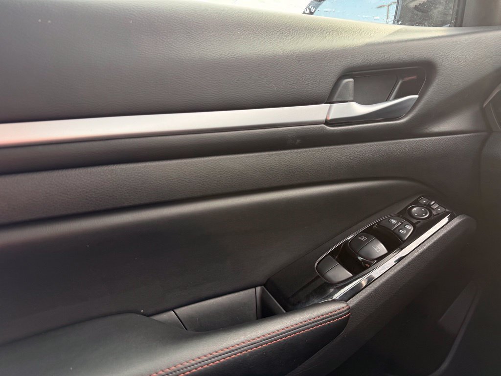 Used 2025 Nissan Altima 2.5 SR FWD image 11