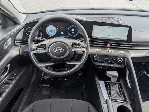 Used 2024 Hyundai Elantra SEL FWD image 15