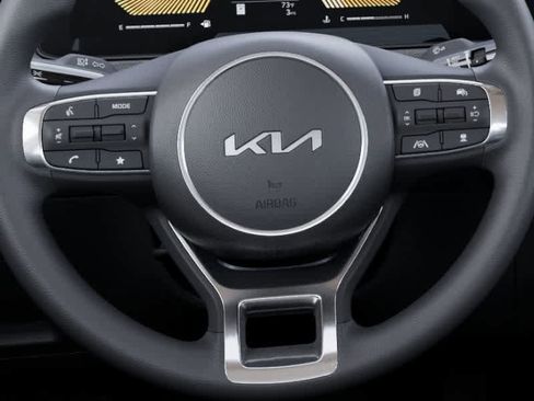 New 2025 Kia K5 LXS image 22