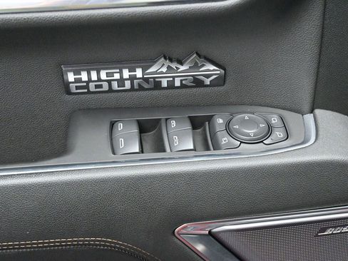 Used 2023 Chevrolet Silverado 1500 High Country w/ Technology Package AWD/4WD image 12