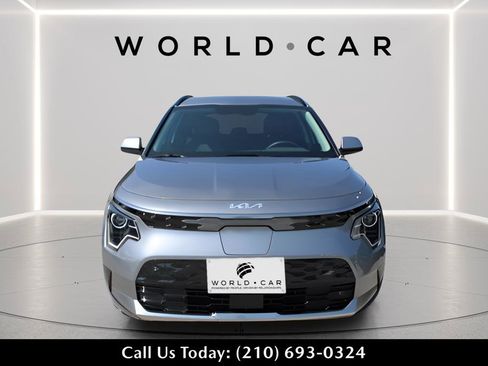 Certified 2024 Kia Niro Wind FWD image 2