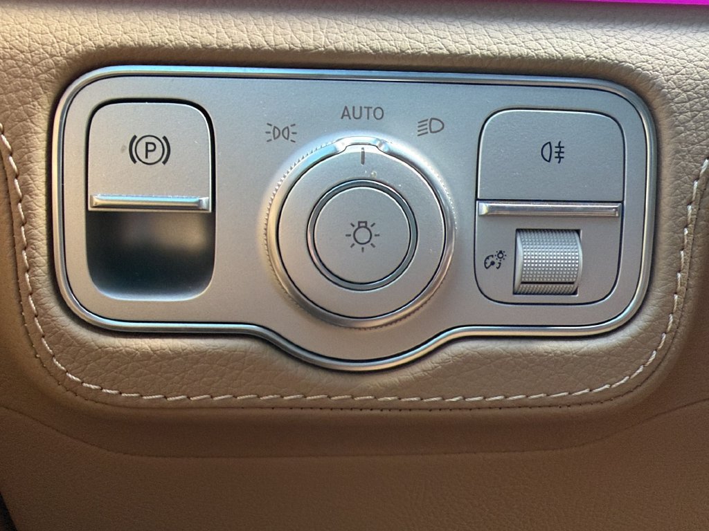 Used 2025 Mercedes-Benz GLS 580 4MATIC image 27
