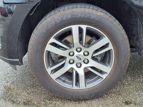 Used 2023 Ford Expedition Limited AWD/4WD image 3