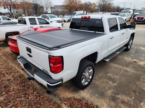 Used 2018 Chevrolet Silverado 2500 High Country w/ Duramax Plus Package image 8