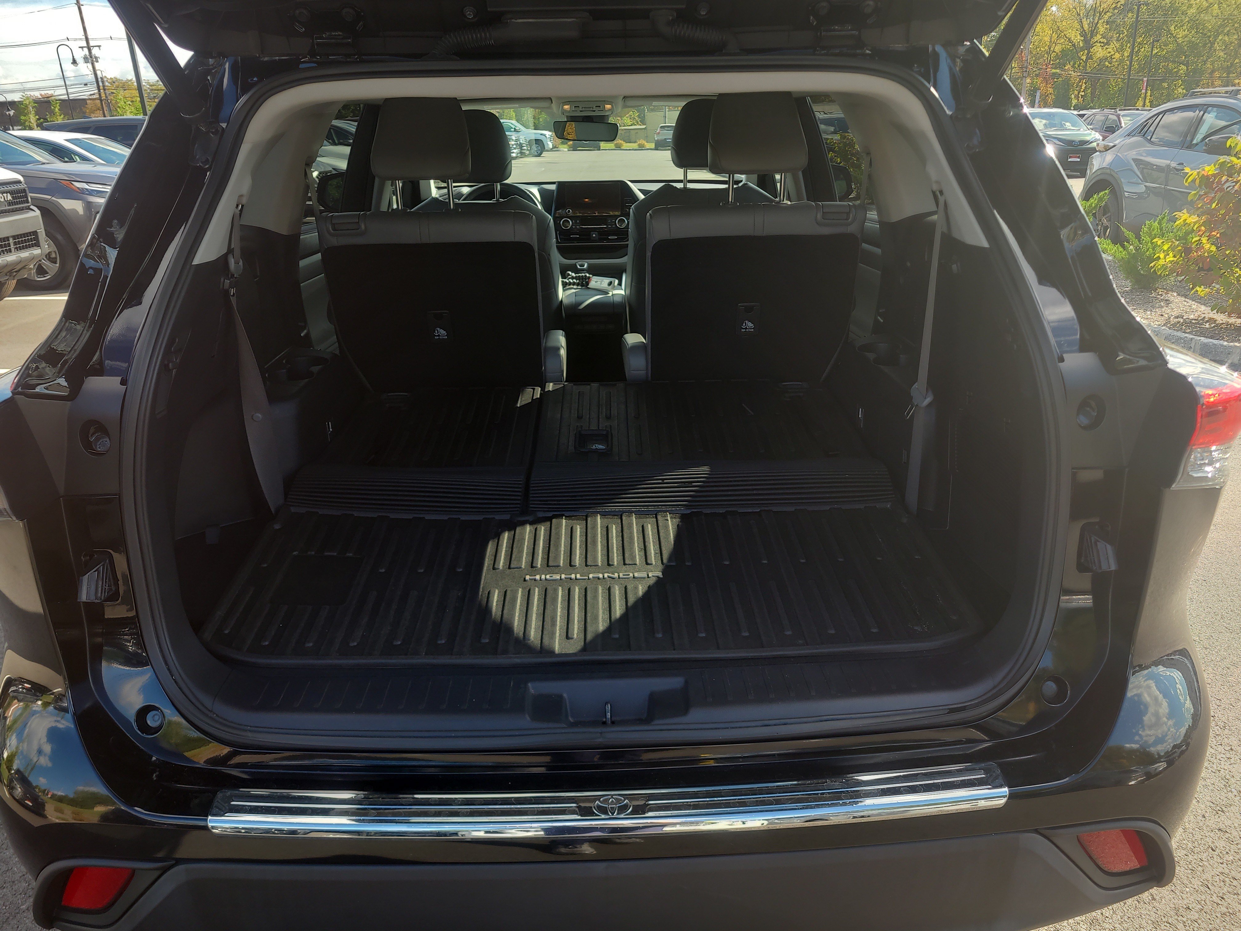 Used 2023 Toyota Highlander XLE AWD/4WD image 31