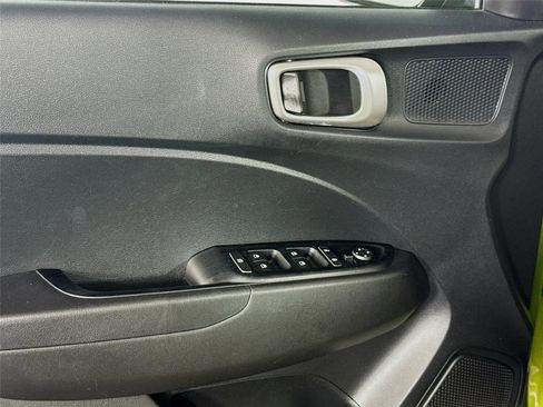 Used 2022 Hyundai Venue SEL w/ Cargo Package FWD image 19
