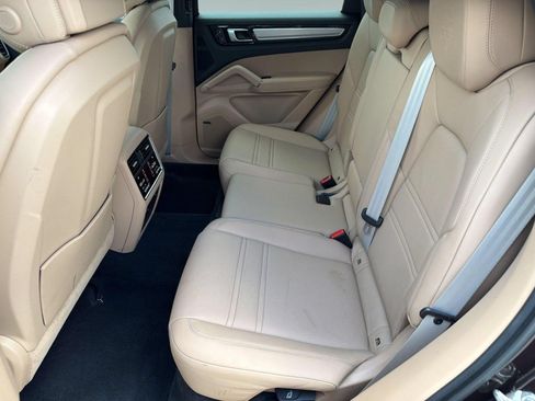 Certified 2023 Porsche Cayenne Platinum Edition AWD/4WD image 23