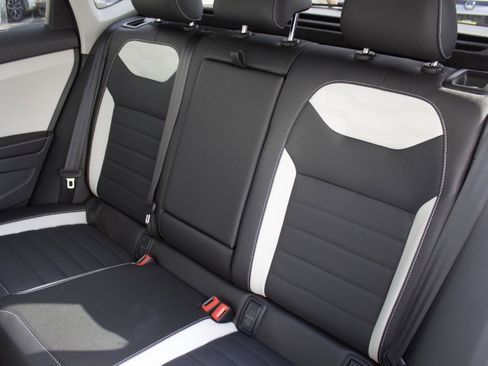 New 2026 Volkswagen Taos SEL AWD/4WD image 28