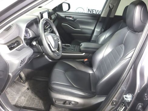 Used 2023 Toyota Highlander XLE image 21