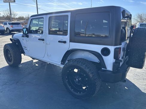 Used 2018 Jeep Wrangler Unlimited Sport w/ Connectivity Group image 10