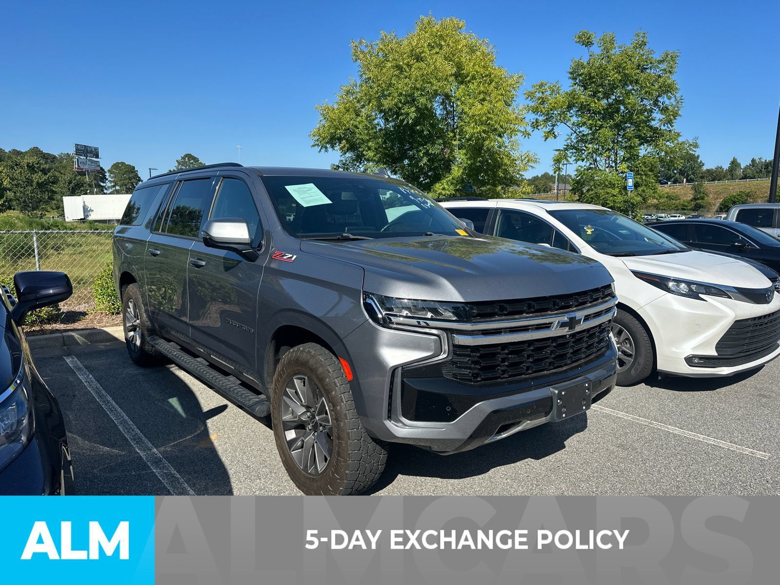 Used 2022 Chevrolet Suburban Z71 w/ Z71 Off-Road Package AWD/4WD image 3