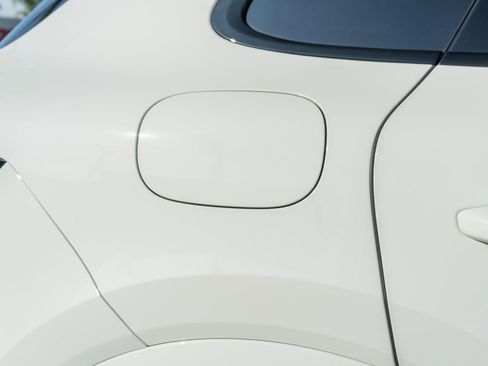 New 2025 Porsche Cayenne image 15