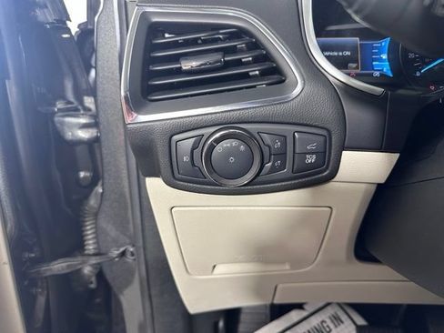 Used 2019 Ford Edge Titanium w/ Equipment Group 301A AWD/4WD image 25