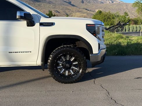 Used 2023 GMC Sierra 1500 SLE AWD/4WD image 3